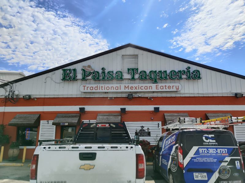 El Paisa Taqueria exterior