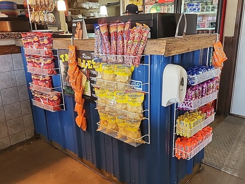 El Paisa Taqueria interior